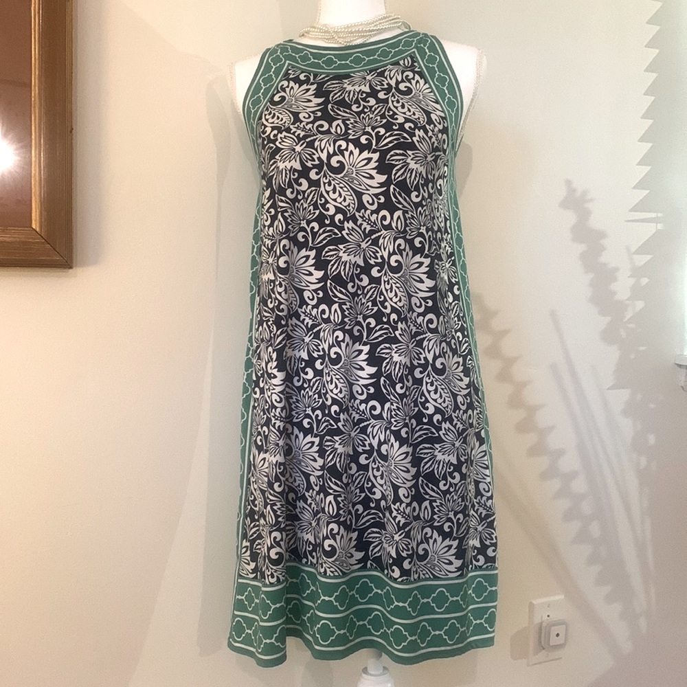 Max studio, XS sleeveless dress In a beautiful bordered pattern.